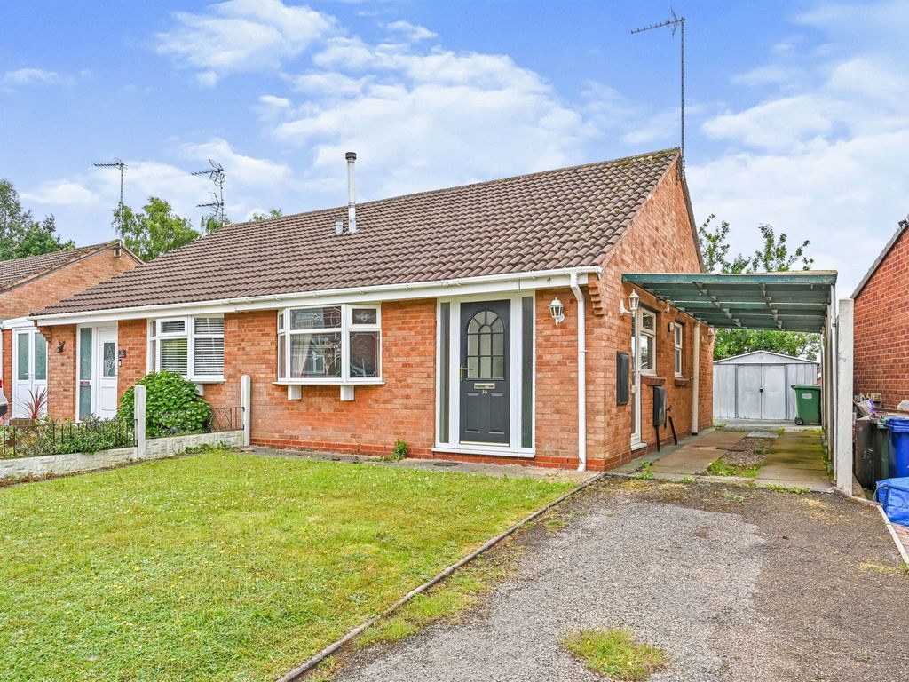 2 bed semidetached bungalow for sale in Berry Hill, Hednesford