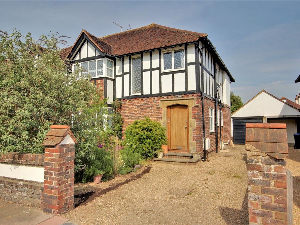 2 bed flat for sale in V Avenue, GoringBySea, Worthing BN11, £