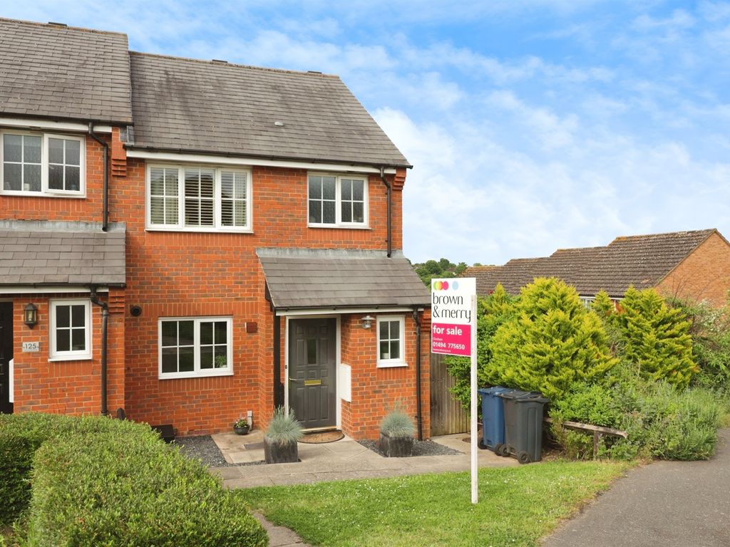 2 bed end terrace house for sale in Beechcroft Road, Chesham HP5, £