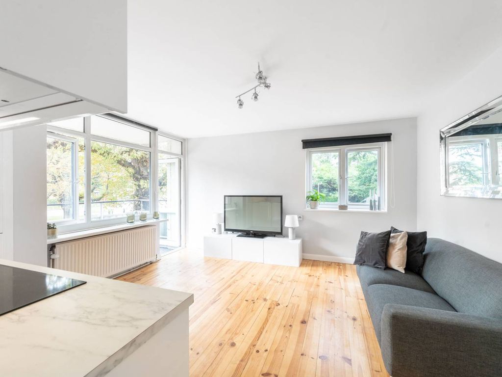 Fitzhugh Grove, Wandsworth, London SW18  