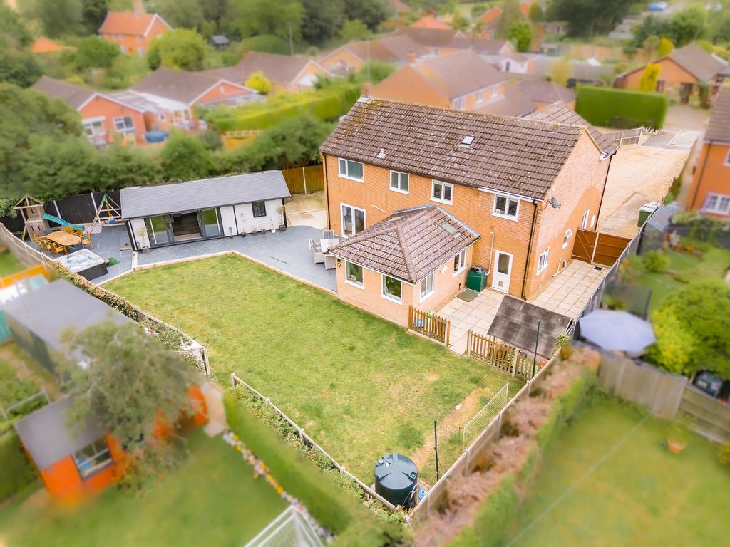 6 bed detached house for sale in Cedar Close, Mattishall, Dereham NR20