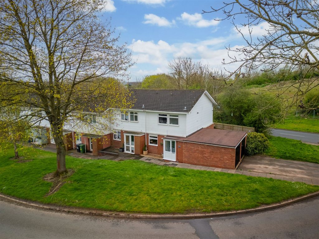 3 bed end terrace house for sale in Himbleton Close, Lodge Park