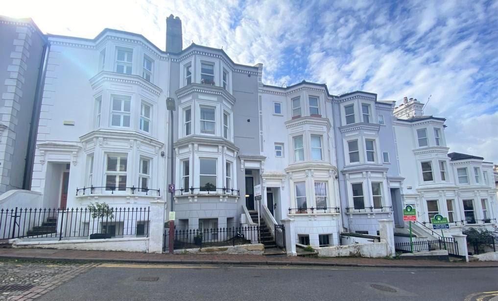 2 bed flat for sale in Grove Hill Mews, Grove Hill Road, Tunbridge