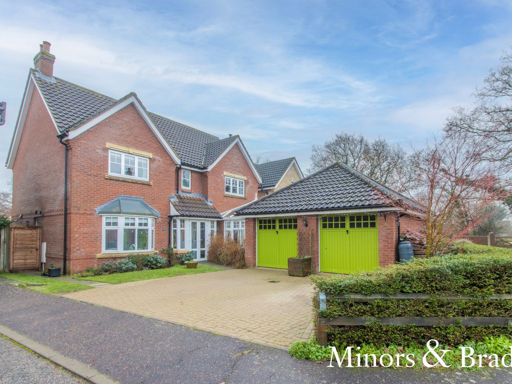 4 bed detached house for sale in Gibbs Close, Little Melton, Norwich