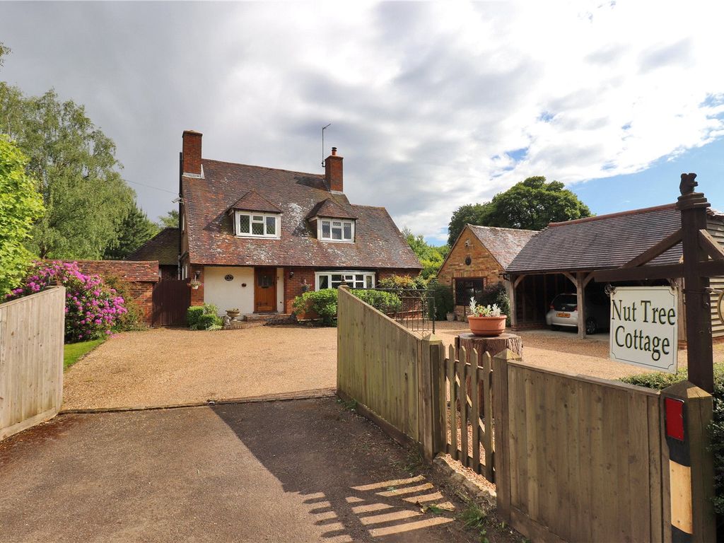 4 bed detached house for sale in Lenham Road, Kingswood, Maidstone