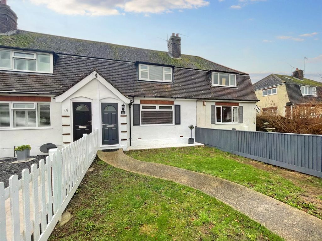 2 bed property to rent in Sunny Close, GoringBySea, Worthing BN12, £