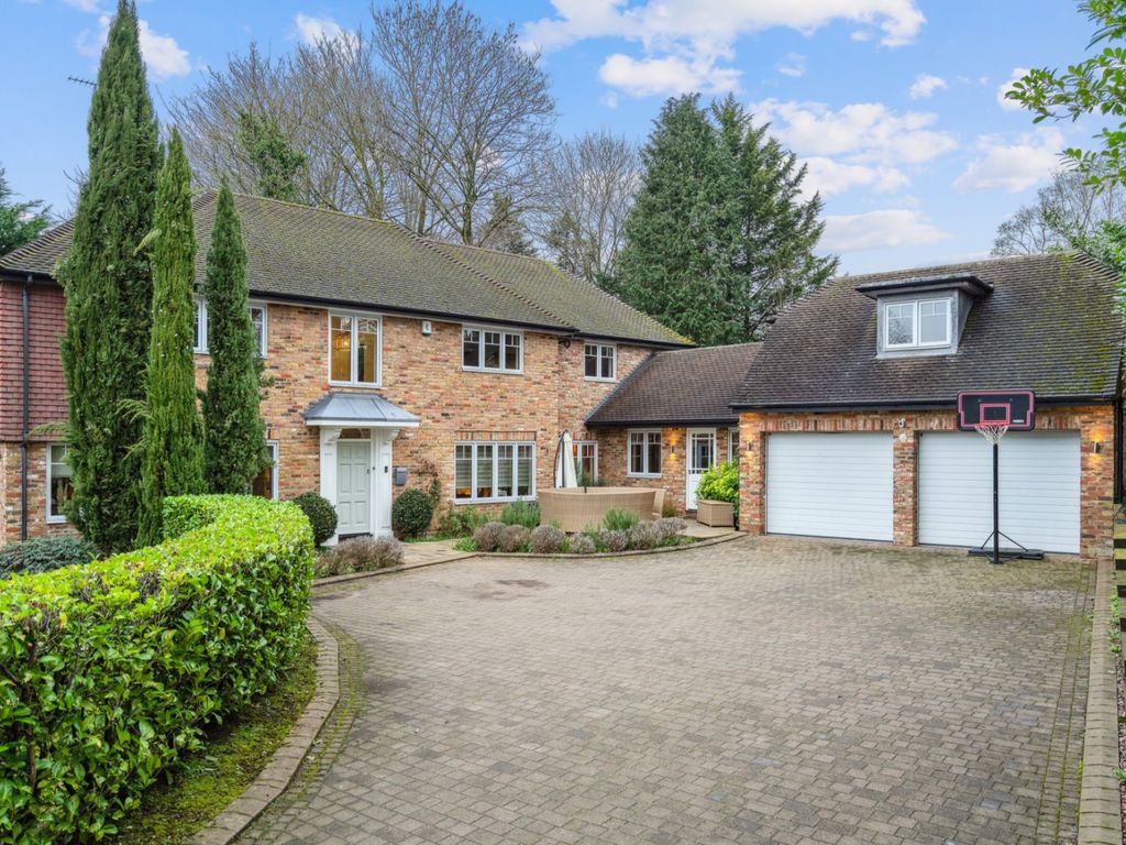 5 bed detached house for sale in Halfacre Hill, Chalfont St. Peter