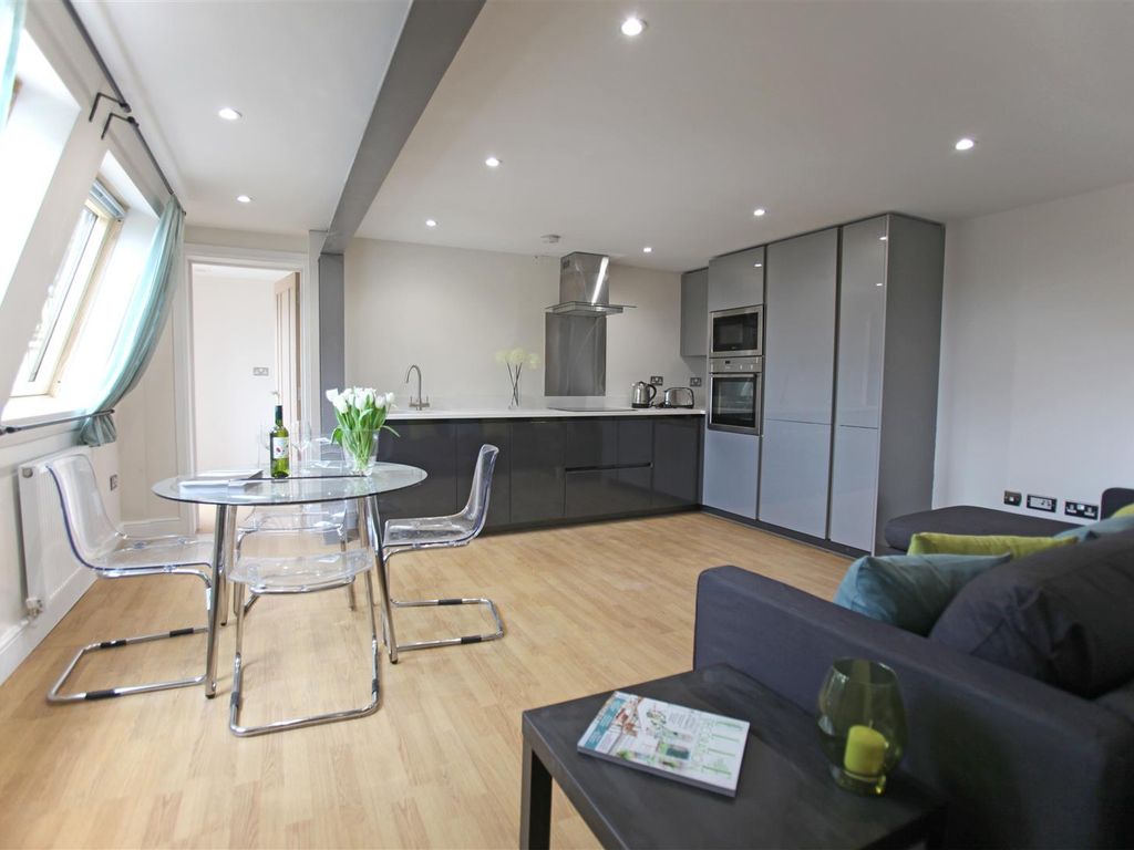 2 bed for sale in Garden Flat Station Quarter Apartments