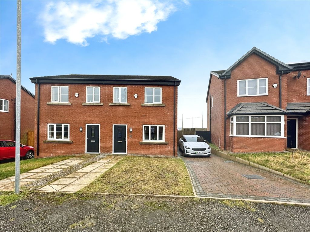 3 bed semidetached house for sale in Meadowbrook Rise, Blackburn