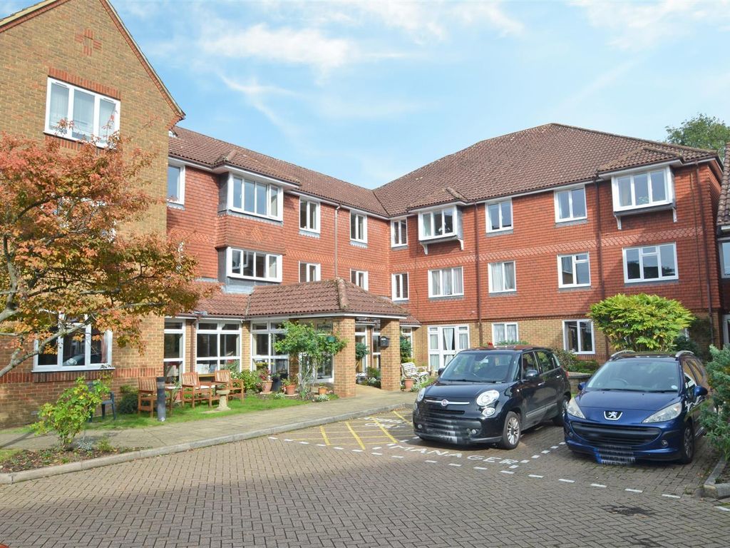 1 bed flat for sale in Allingham Court, Summers Road, Godalming GU7 Zoopla