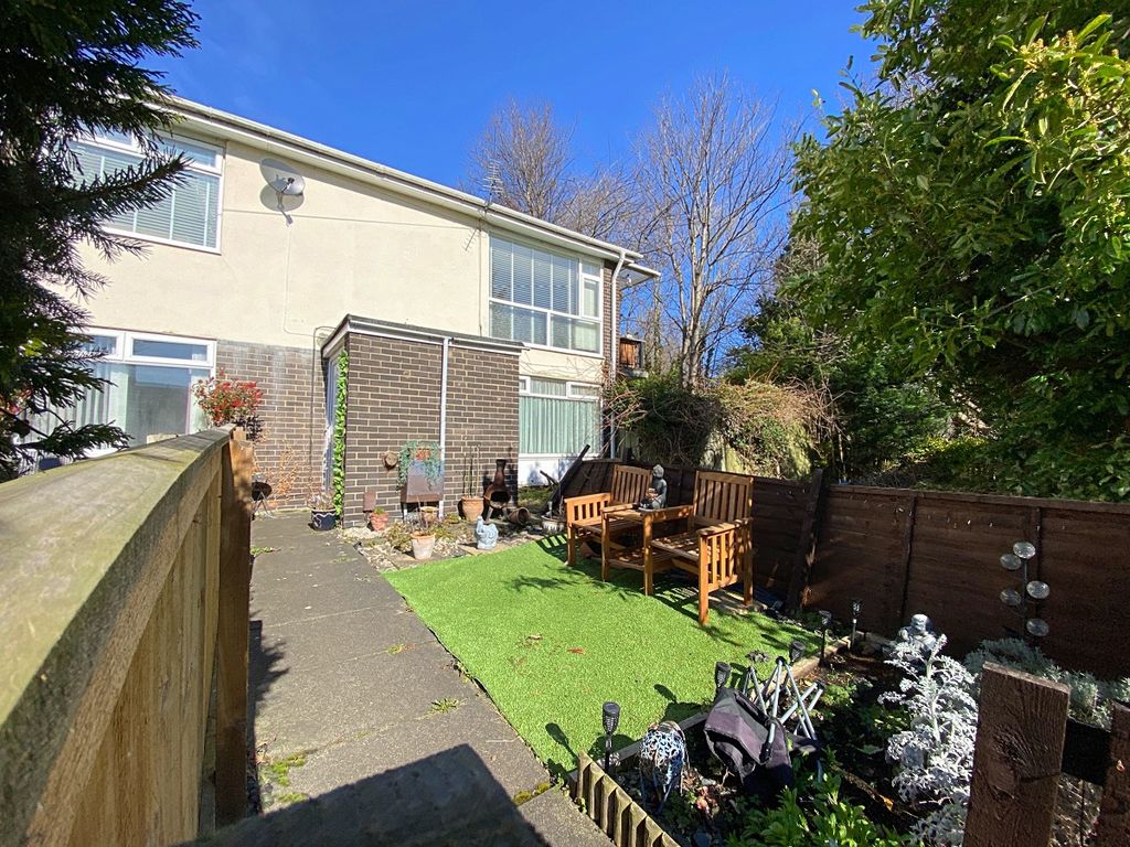 2 bed flat for sale in Farnham Close, Lemington, Newcastle Upon Tyne