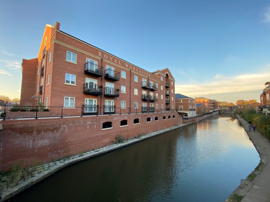 2 bed flat to rent in Mill Street, Worcester WR1, £1,100 pcm Zoopla