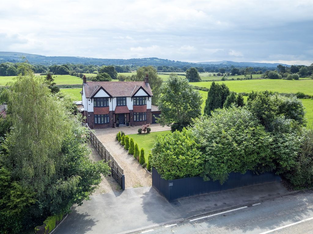 4 bed detached house for sale in London Road, Adlington, Macclesfield