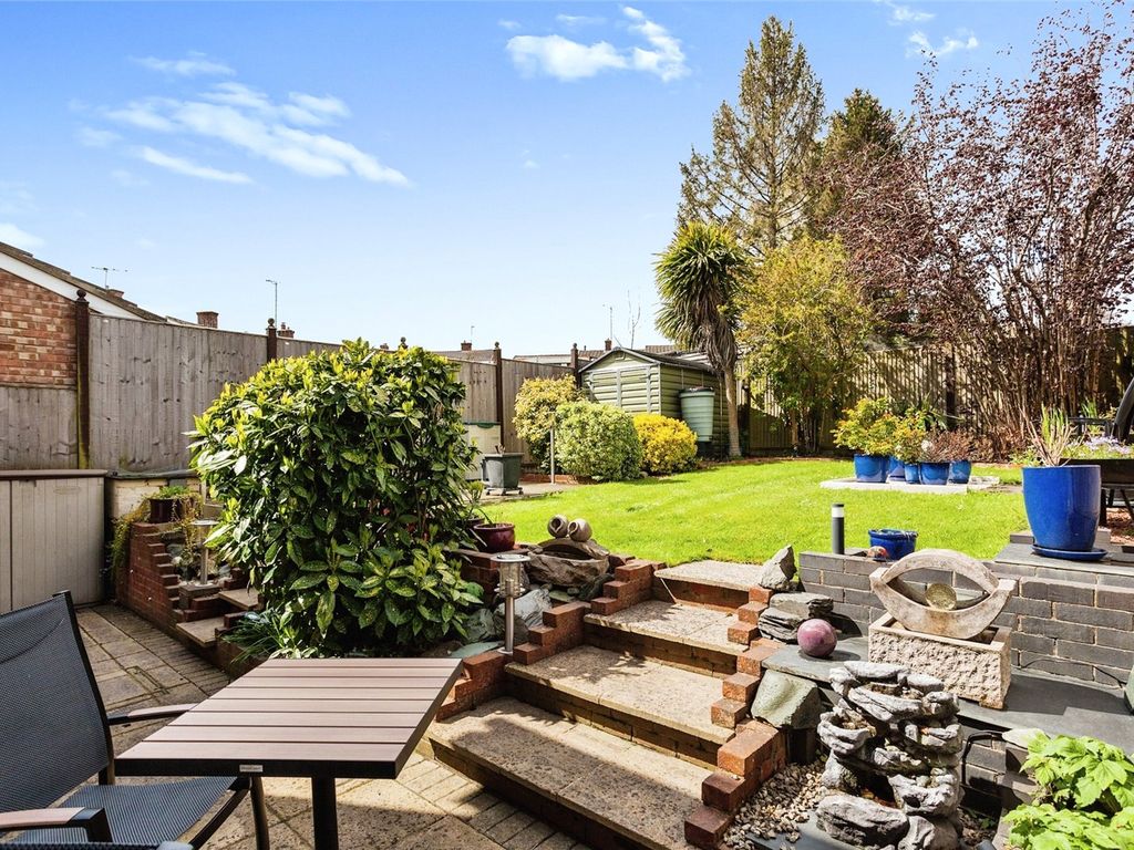 3 bed semidetached house for sale in Beech Holme, Crawley Down