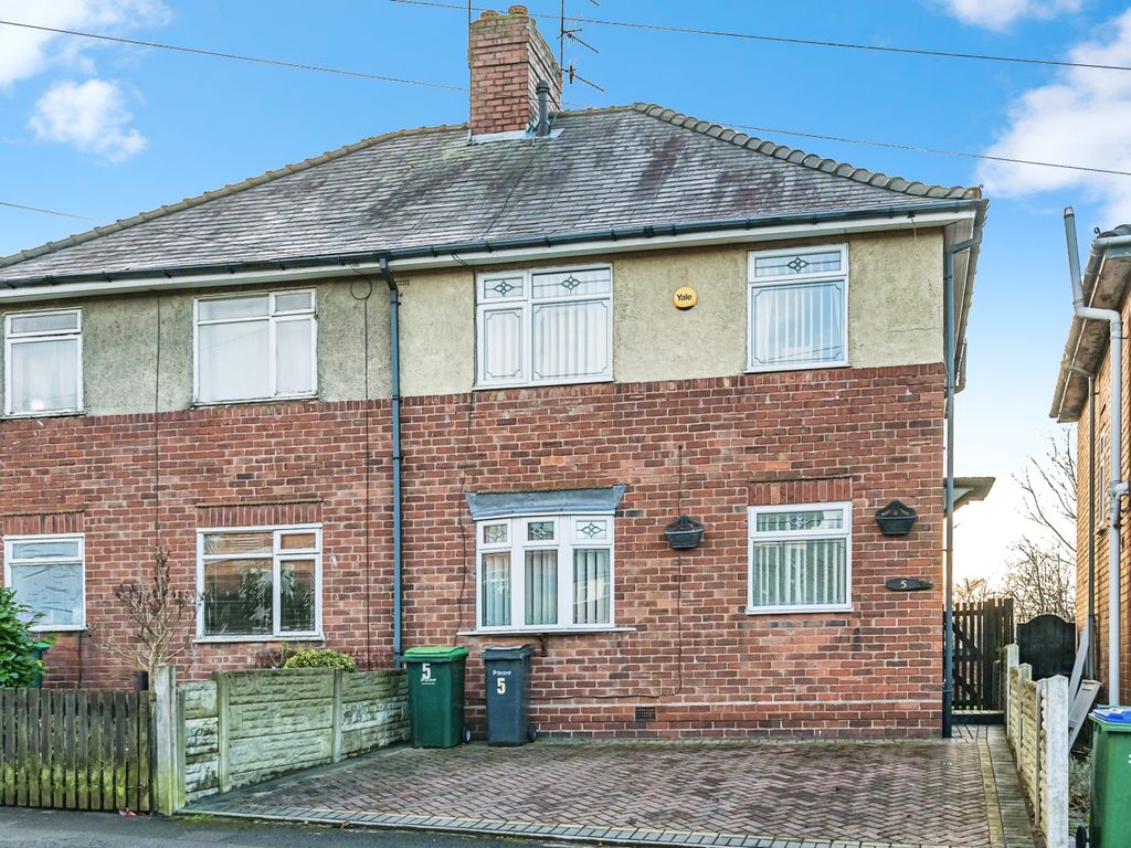 4 bed semidetached house for sale in Grange Road, Cradley Heath, West Midlands B64, £200,000