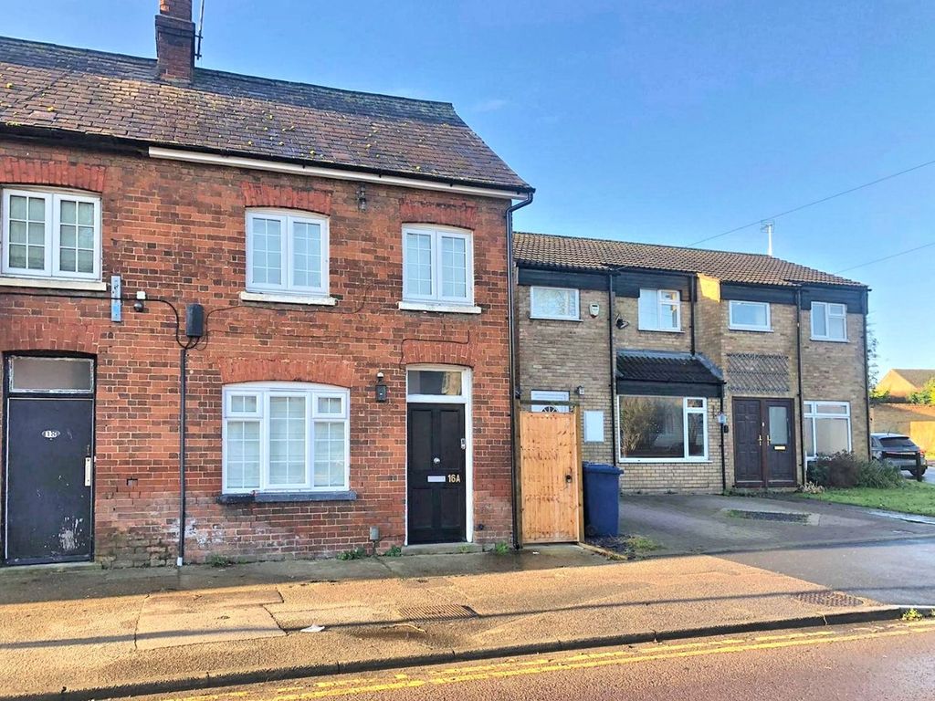 2 bed flat for sale in High Street, Sawston, Cambridge CB22, £360,000