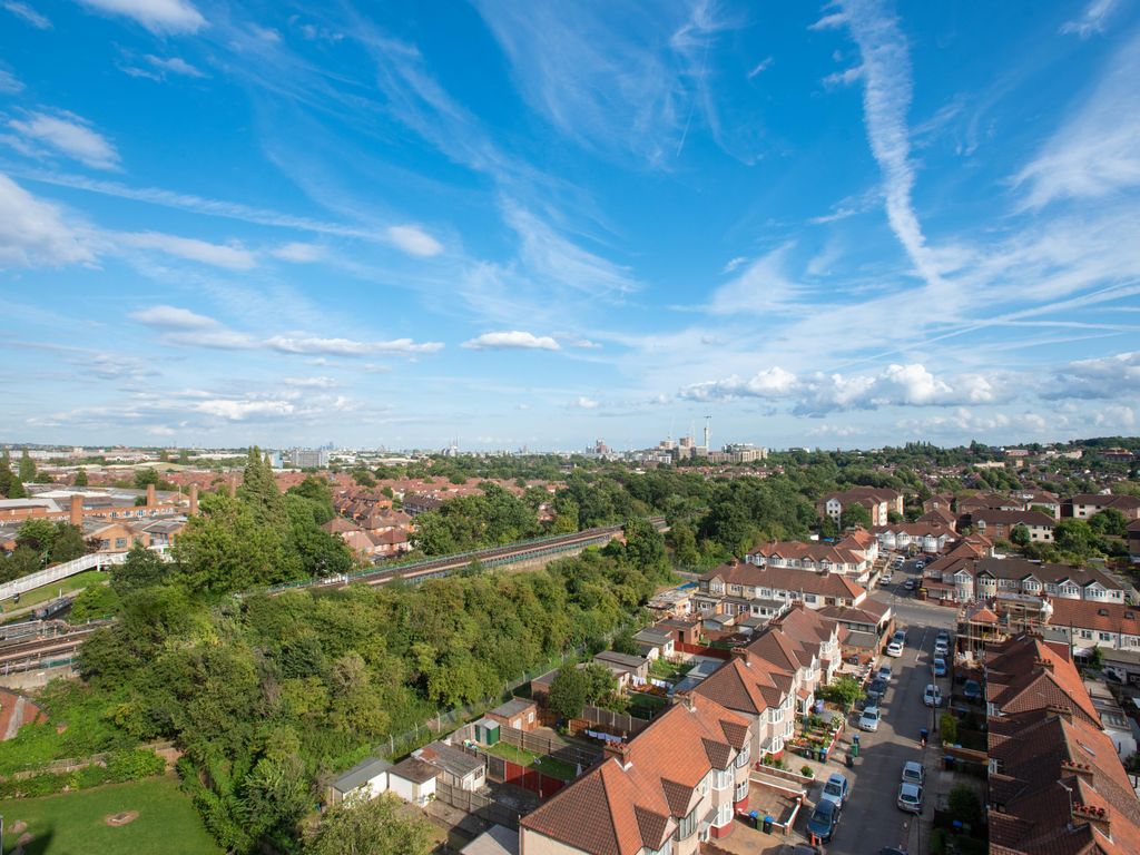 2 bed flat for sale in Hatton Road, Alperton, Wembley HA0, £500,000