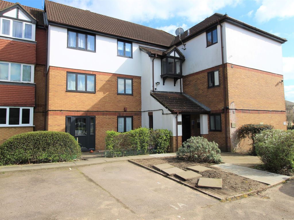1 bed flat to rent in Moidart Court Cromarty Road, Edgware HA8 Zoopla