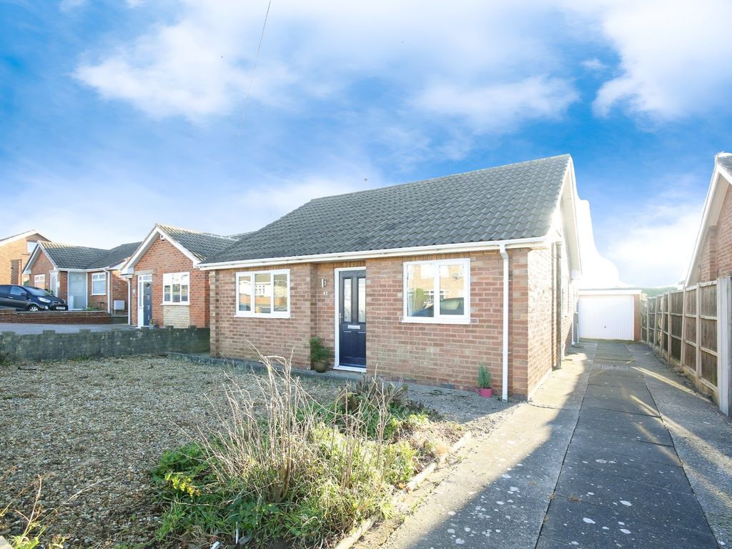 3 bed detached bungalow for sale in Hickman Road, Galley Common