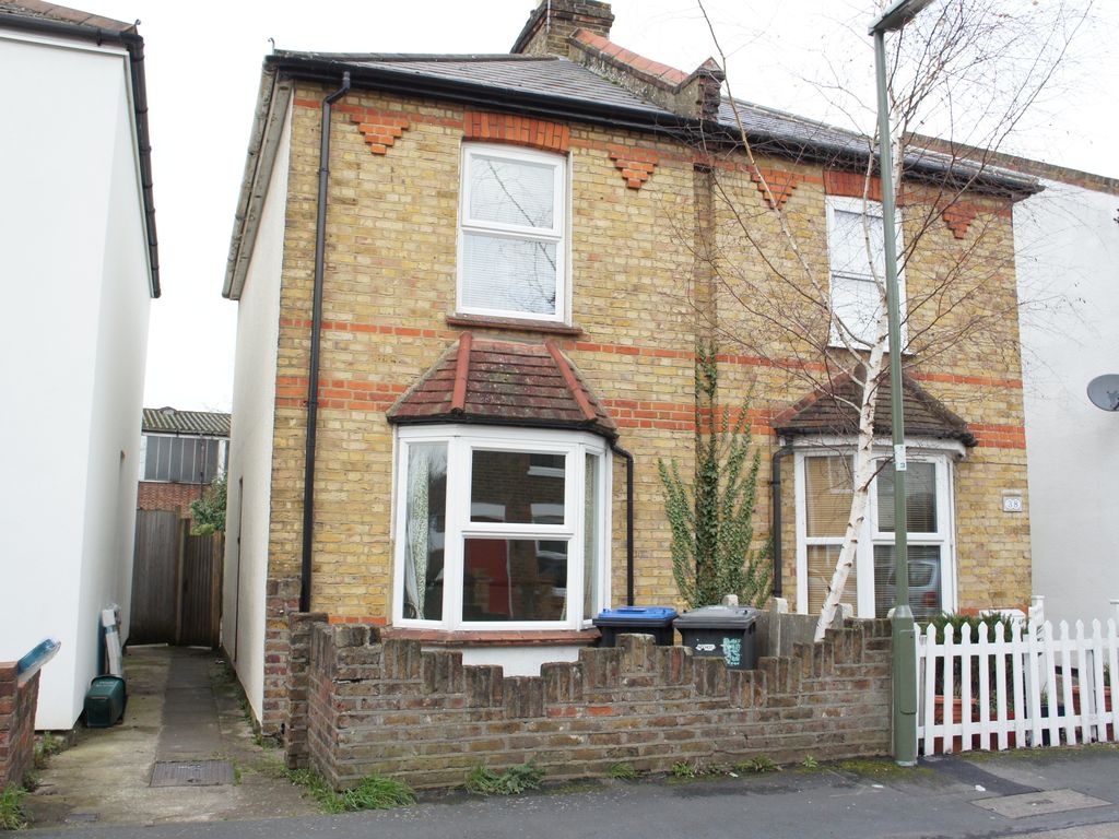 2 bed end terrace house to rent in New Road, Staines TW18, £1,400 pcm