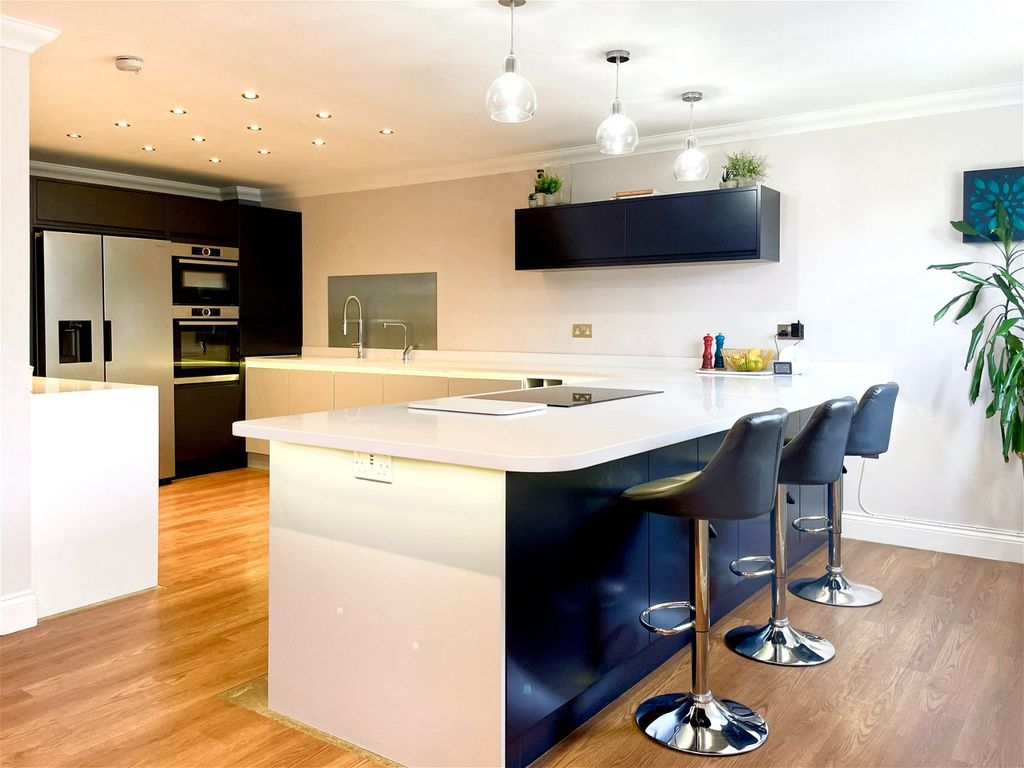 3 bed penthouse for sale in Warren Road, Little Horwood, Milton Keynes