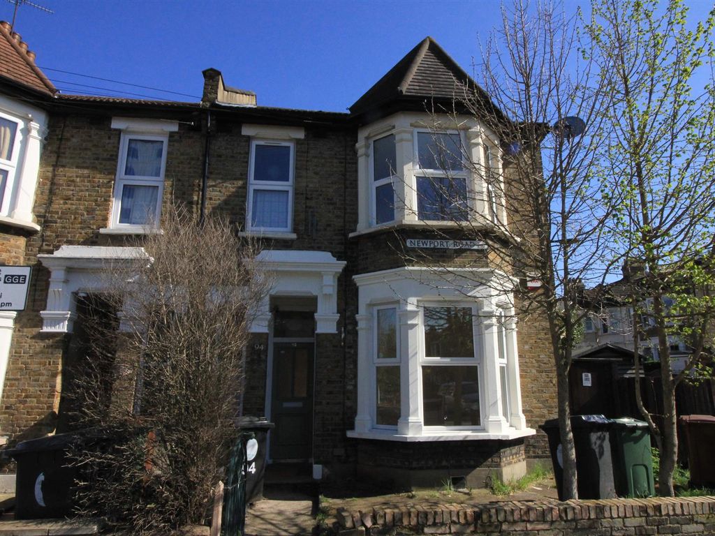 3 bed flat for sale in Newport Road, Leyton E10 Zoopla