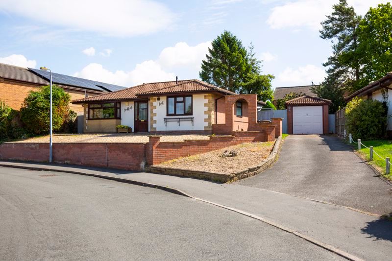 2 bed detached bungalow for sale in Villa Close, Branston, Lincoln LN4, £250,000 Zoopla