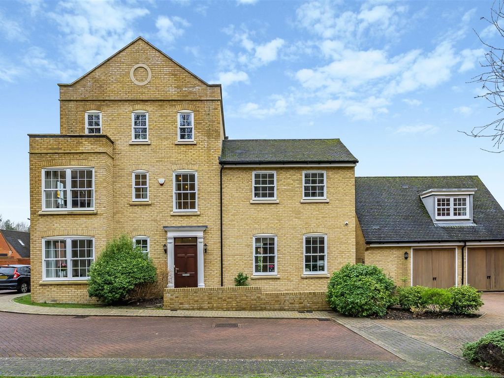 5 bed detached house for sale in Langley Grove, SherfieldOnLoddon