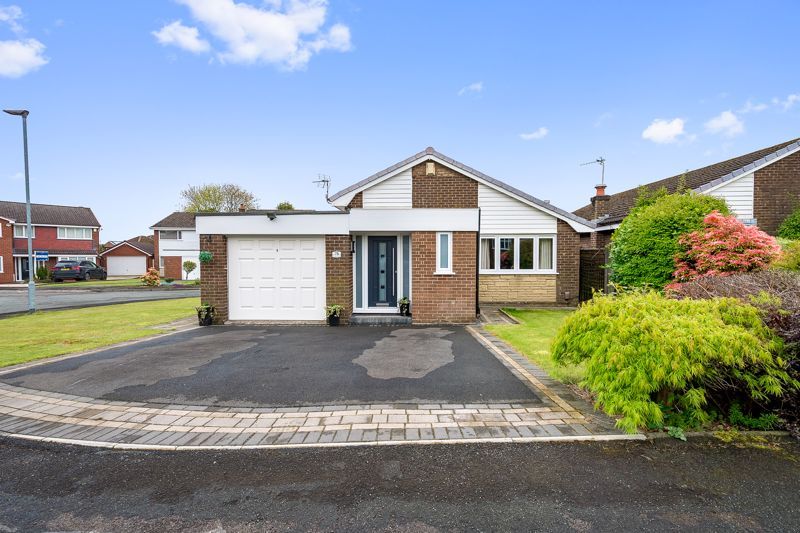 3 bed detached bungalow for sale in Southlands Avenue, Standish, Wigan