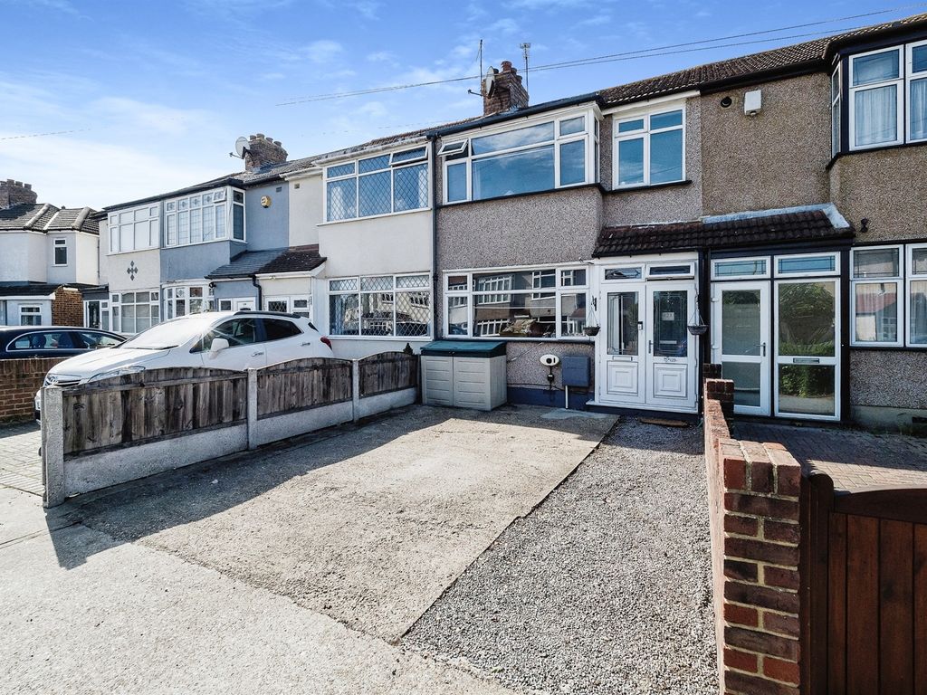 3 bed terraced house for sale in Linley Crescent, Romford RM7, £450,000