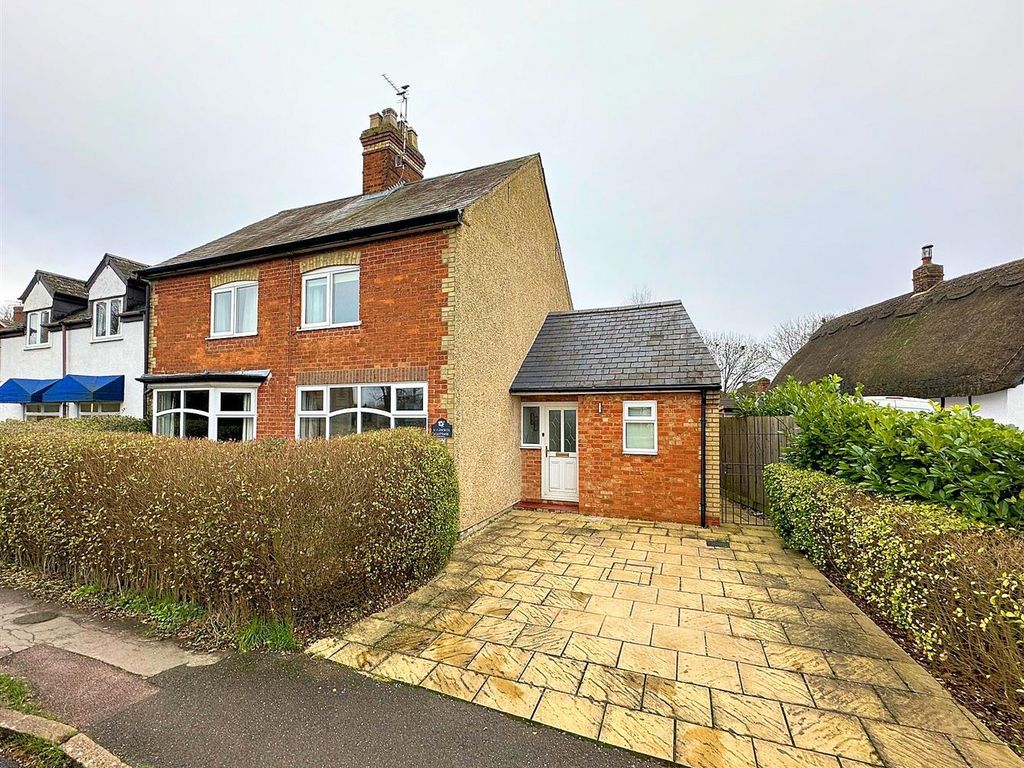 3 bed cottage for sale in Risborough Road, Stoke Mandeville, Aylesbury