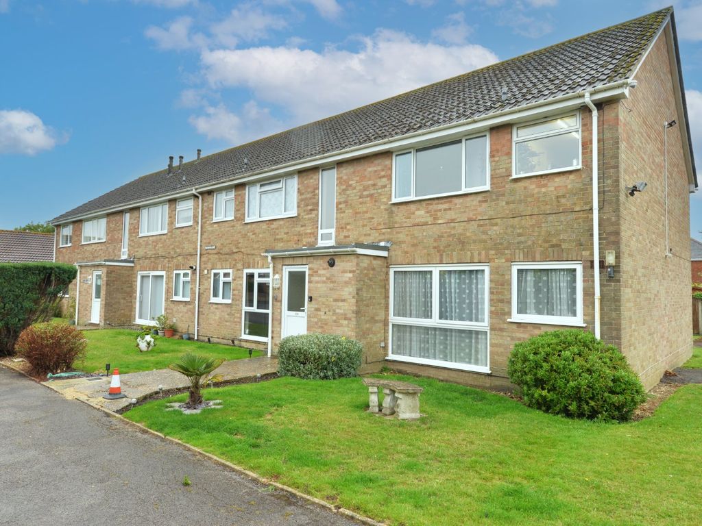 2 bed flat for sale in Queens Court, Cutler Close, New Milton BH25, £