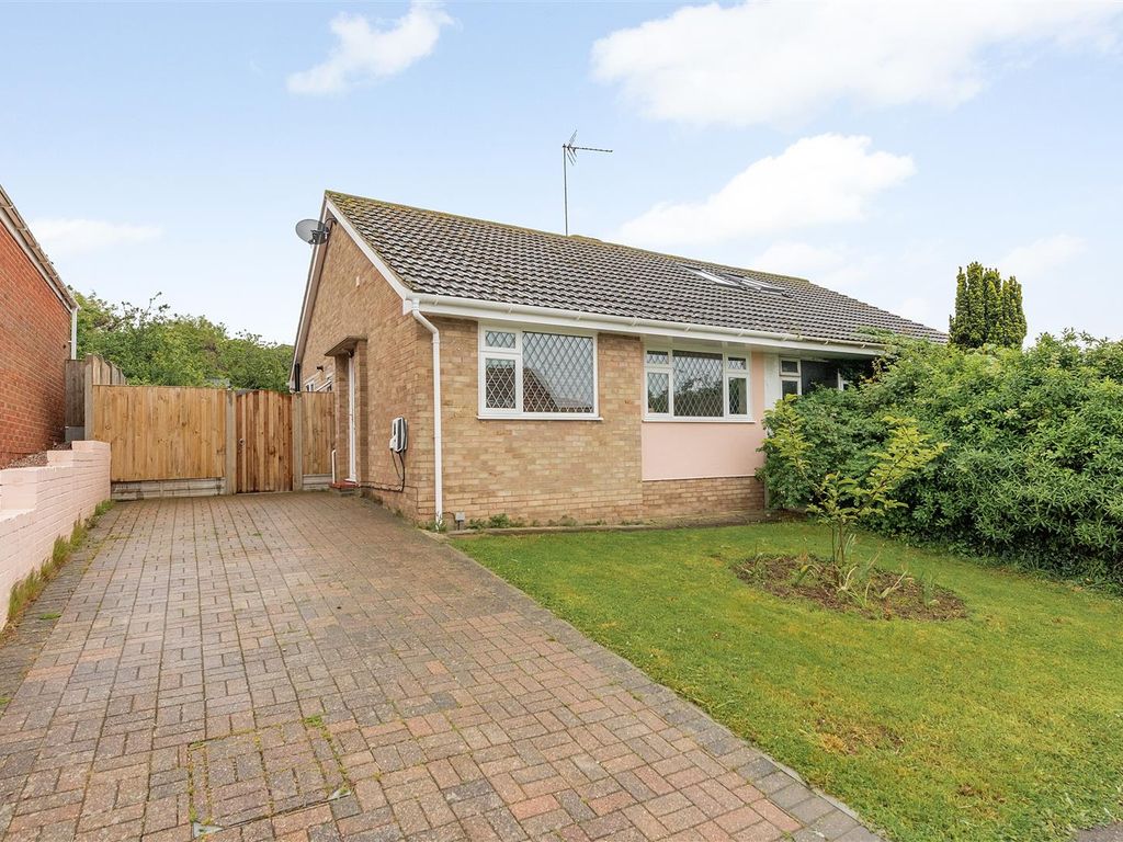 2 bed semidetached bungalow for sale in Sandpiper Road, Seasalter