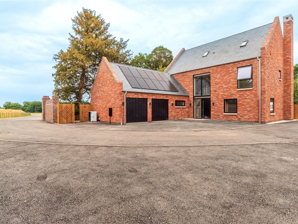 5 bed detached house for sale in Bonehill Park Estate, Bonehill