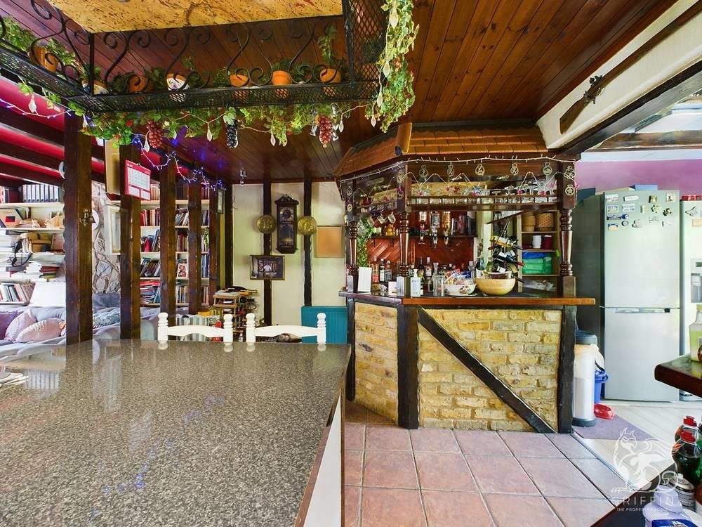 3 bed property for sale in Tangmere Crescent, Hornchurch RM12, £425,000