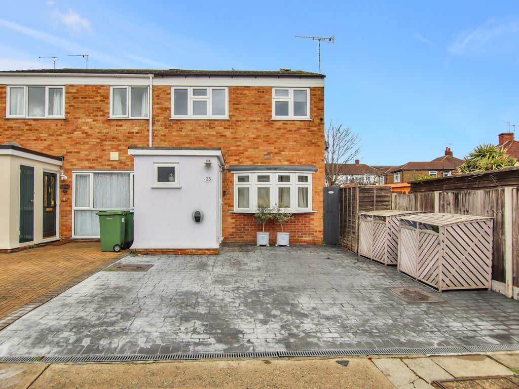 3 bed end terrace house for sale in Sherwood Close, Bexley, Kent DA5