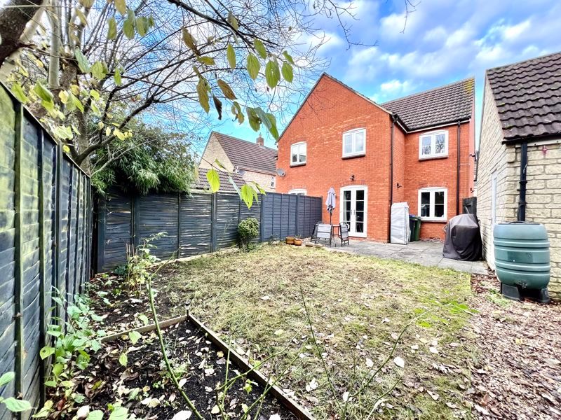 3 bed semidetached house for sale in Poppy Close, Calne SN11, £285,000