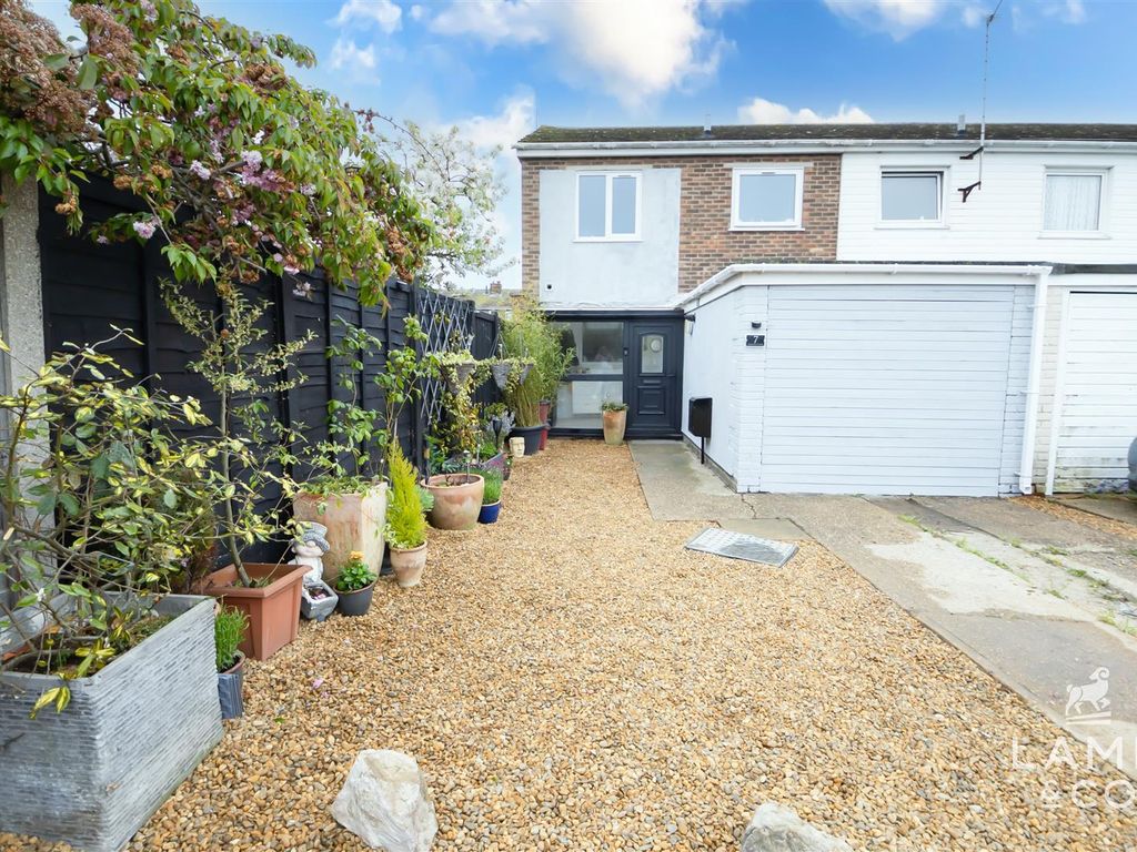 3 bed semidetached house for sale in Almond Close, ClactonOnSea CO15 Zoopla