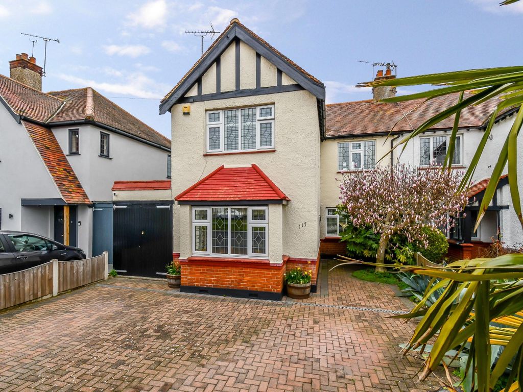 3 bed semidetached house for sale in Highlands Boulevard, LeighOnSea