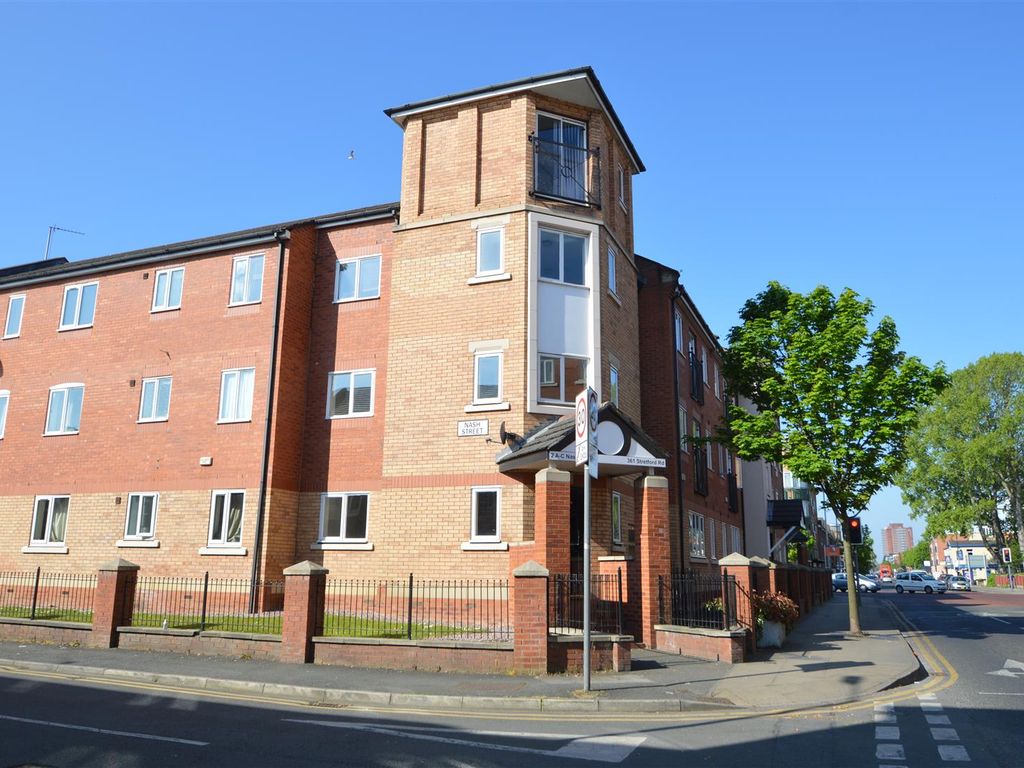 2 bed flat to rent in Stretford Road, Hulme, Manchester M15, £1,000 pcm
