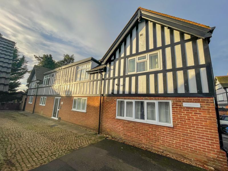 2 bed flat for sale in The Firs, High Street, Whitchurch HP22, £300,000