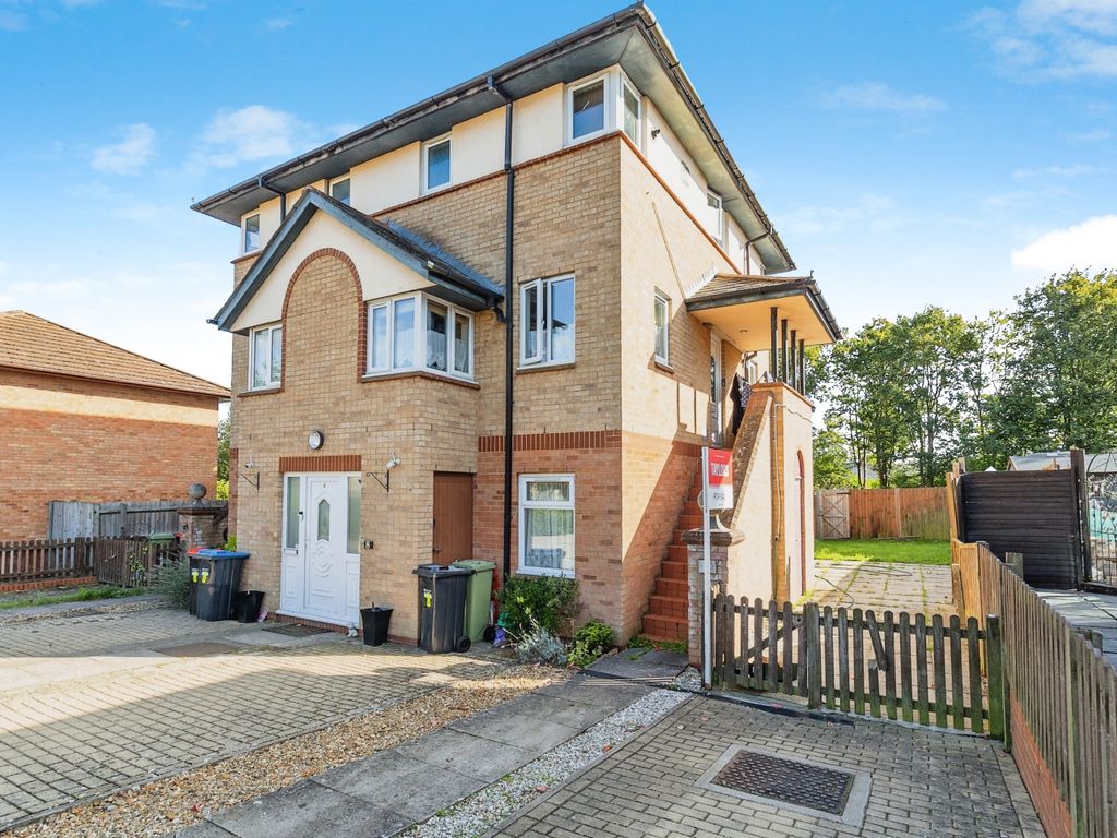 2 bed for sale in Holly Close, Crownhill, Milton Keynes