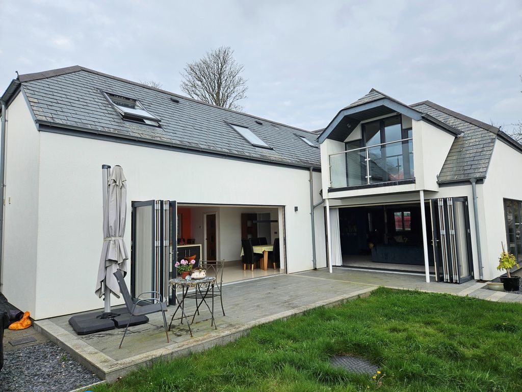 4 bed detached house for sale in Bodmin Hill, Lostwithiel PL22, £
