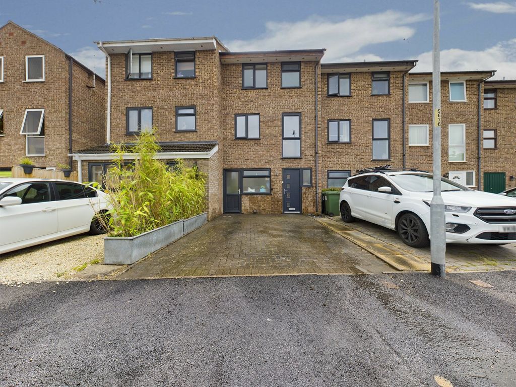 3 bed terraced house to rent in Toronto Close, Worcester