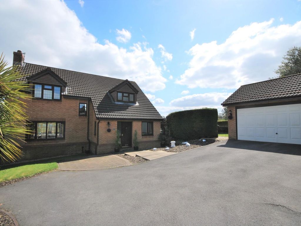 4 bed property for sale in Claybank Drive, Tottington, Bury BL8 Zoopla