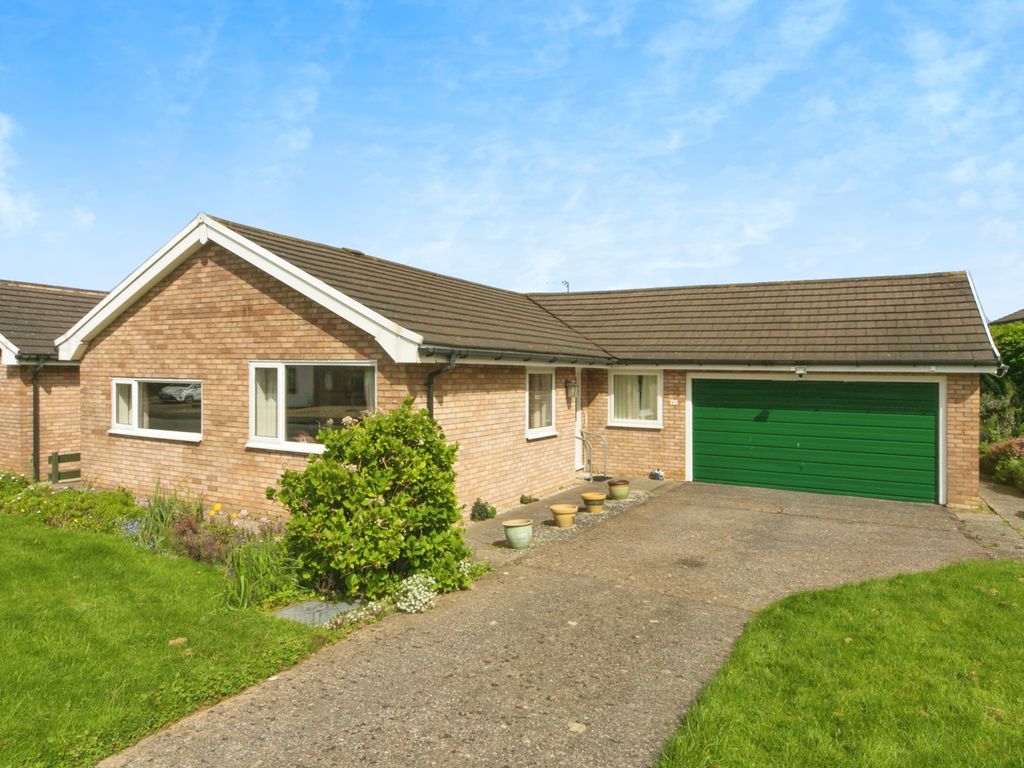 3 bed bungalow for sale in Liddell Drive, Llandudno, Conwy LL30, £