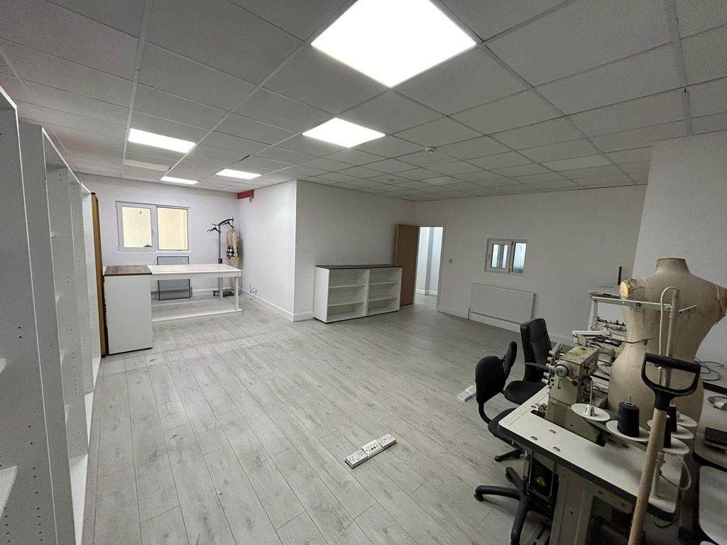 Serviced office to let in Baird Road, Enfield EN1, £17,400 pa Zoopla