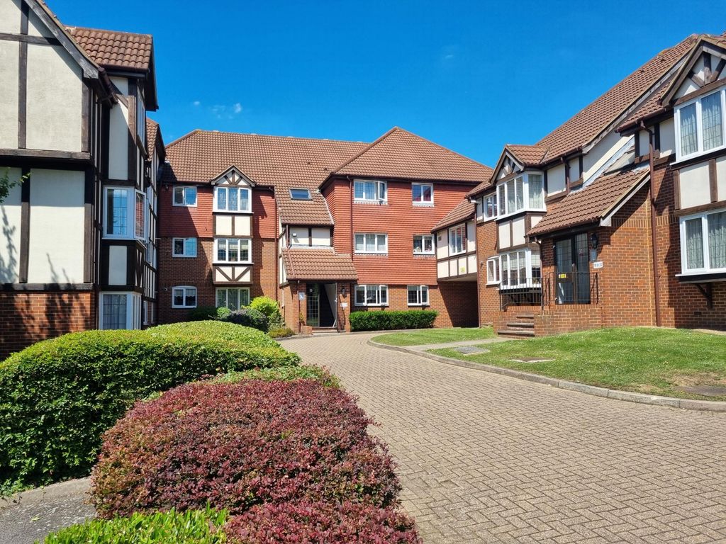 2 bed flat for sale in Priory Field Drive, Edgware HA8 Zoopla