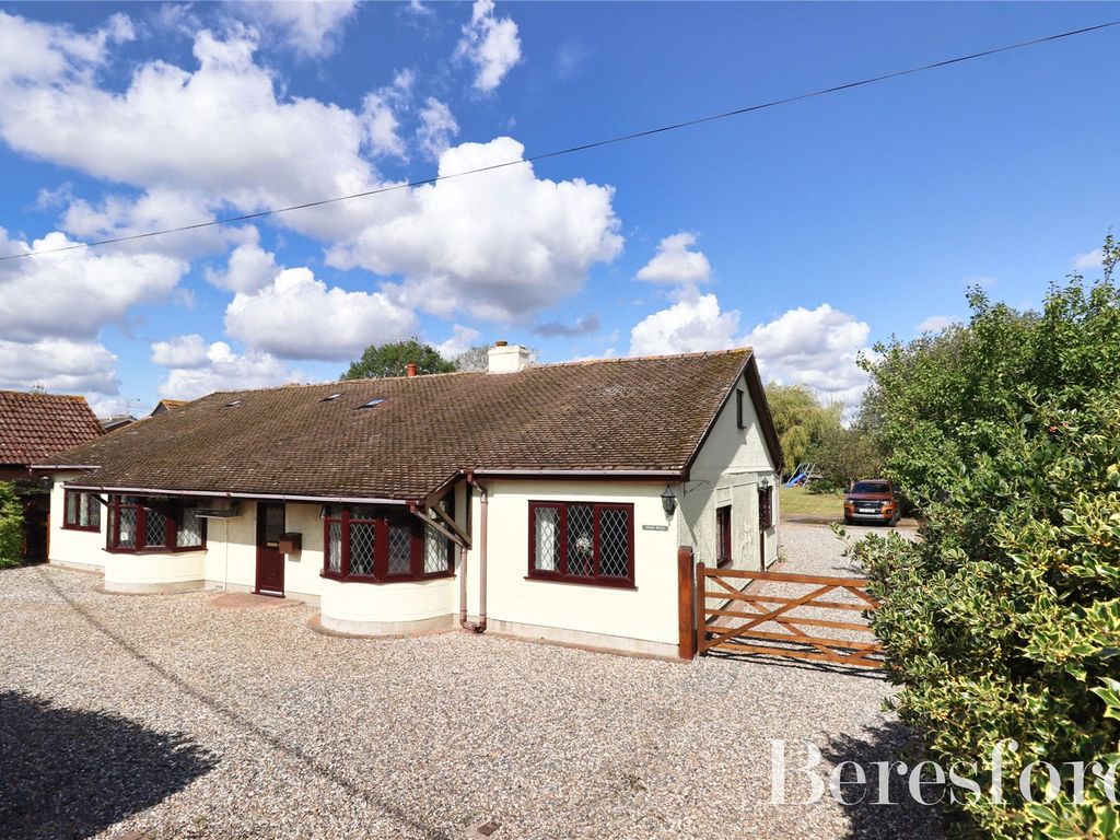 4 bed bungalow for sale in Stephenson Road, North Fambridge CM3, £