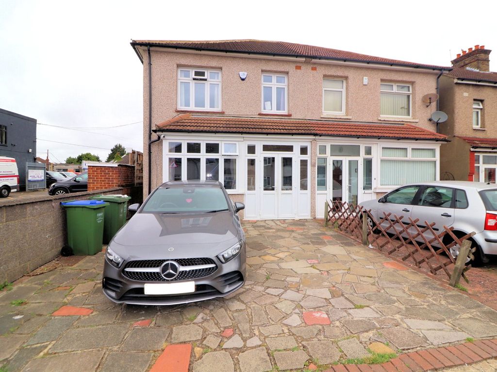 3 bed semidetached house for sale in Erith Road, Northumberland Heath